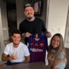 Tatuador Viana com o craque Philippe Coutinho e a esposa Ainê - Foto: Acervo Pessoal