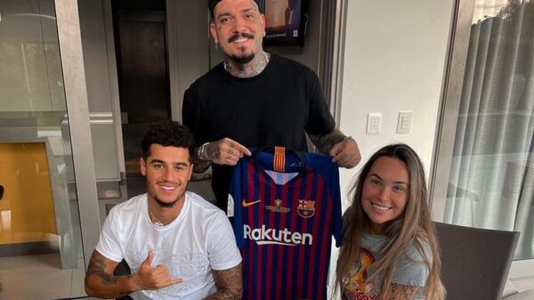 Tatuador Viana com o craque Philippe Coutinho e a esposa Ainê - Foto: Acervo Pessoal