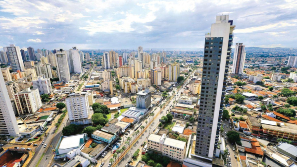 Goiânia também se beneficia da movimentação turística ao funcionar como porta de entrada para visitantes que seguem para diferentes regiões do estado