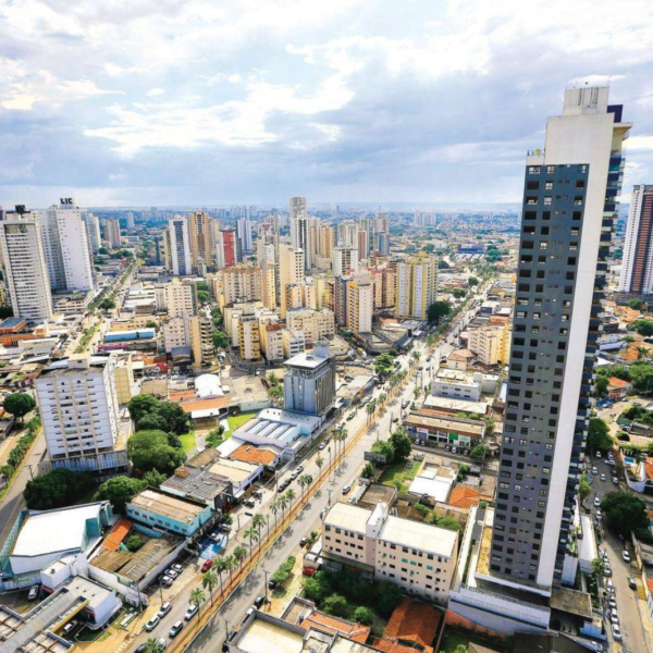 Goiânia também se beneficia da movimentação turística ao funcionar como porta de entrada para visitantes que seguem para diferentes regiões do estado