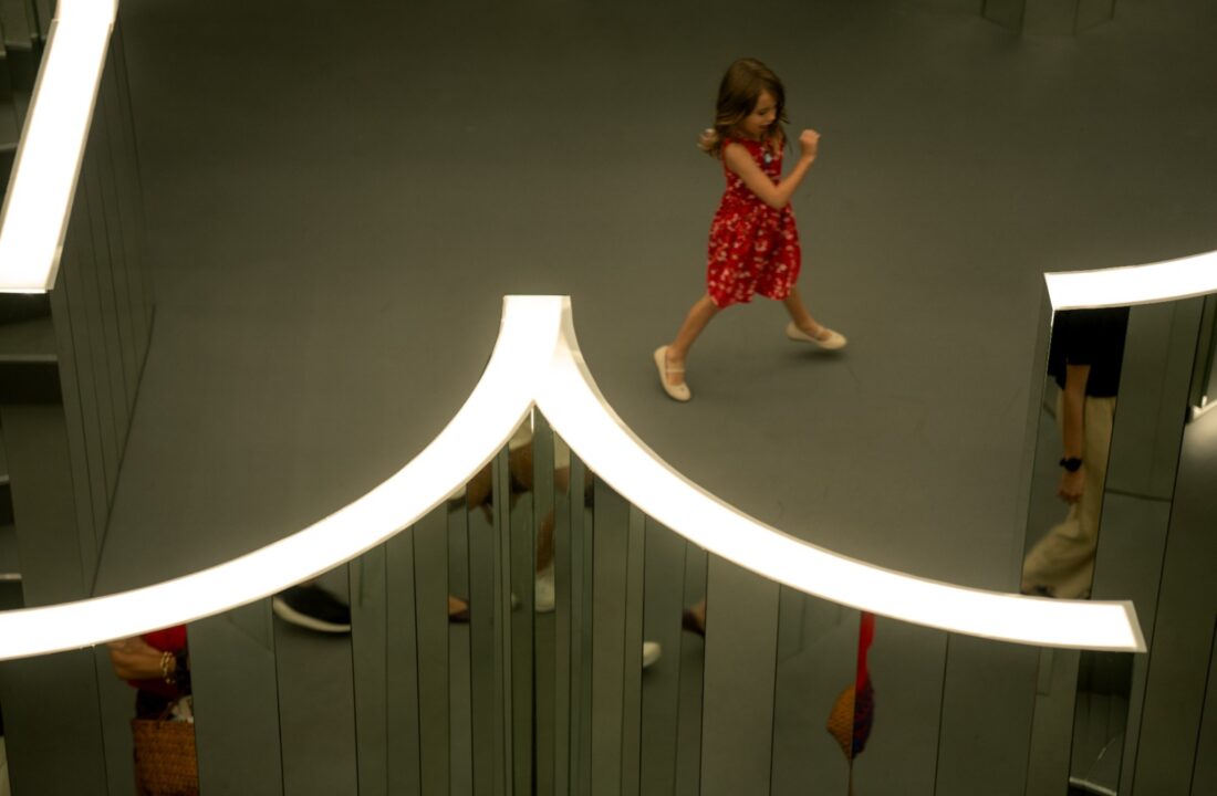 Casa Bradesco promove oficinas de criatividade para crianças inspiradas na exposição Sou o Outro do Outro
