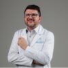Dr. Fábio Batistella esclarece que o diagnóstico da fibromialgia é clínico e mostra que existem comportamentos que auxiliam a aliviar as dores.