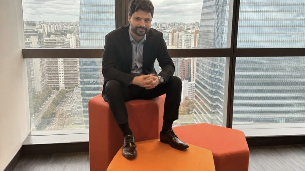 Simões Pires projeta R$1 bi em faturamento até 2030 com modelo AI-First e consolida sua posição nas áreas de consultoria tributária e empresarial, inovação e fomento, logística e comércio exterior.