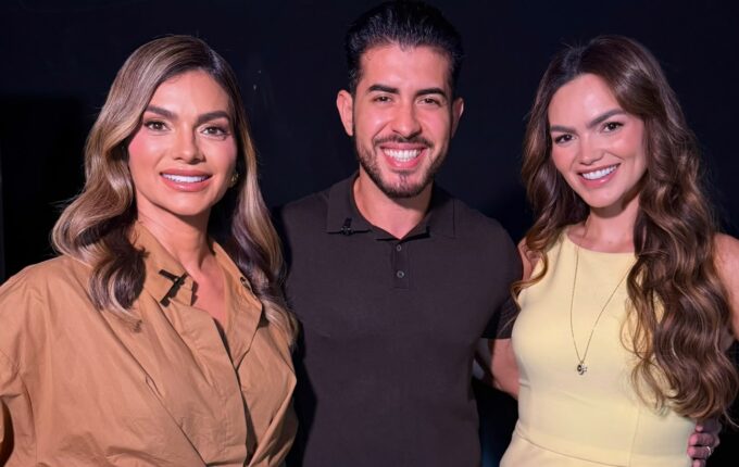 Kelly Key renova sorriso com técnica moderna e delicada com lentes dentais.