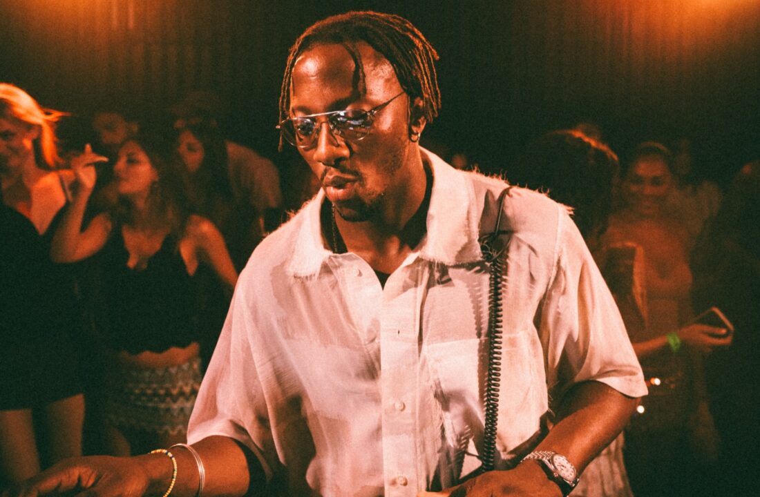 AMÉMÉ lança a track “Chulo” após temporada em Ibiza e se apresenta no Rio de Janeiro e em São Paulo em outubro