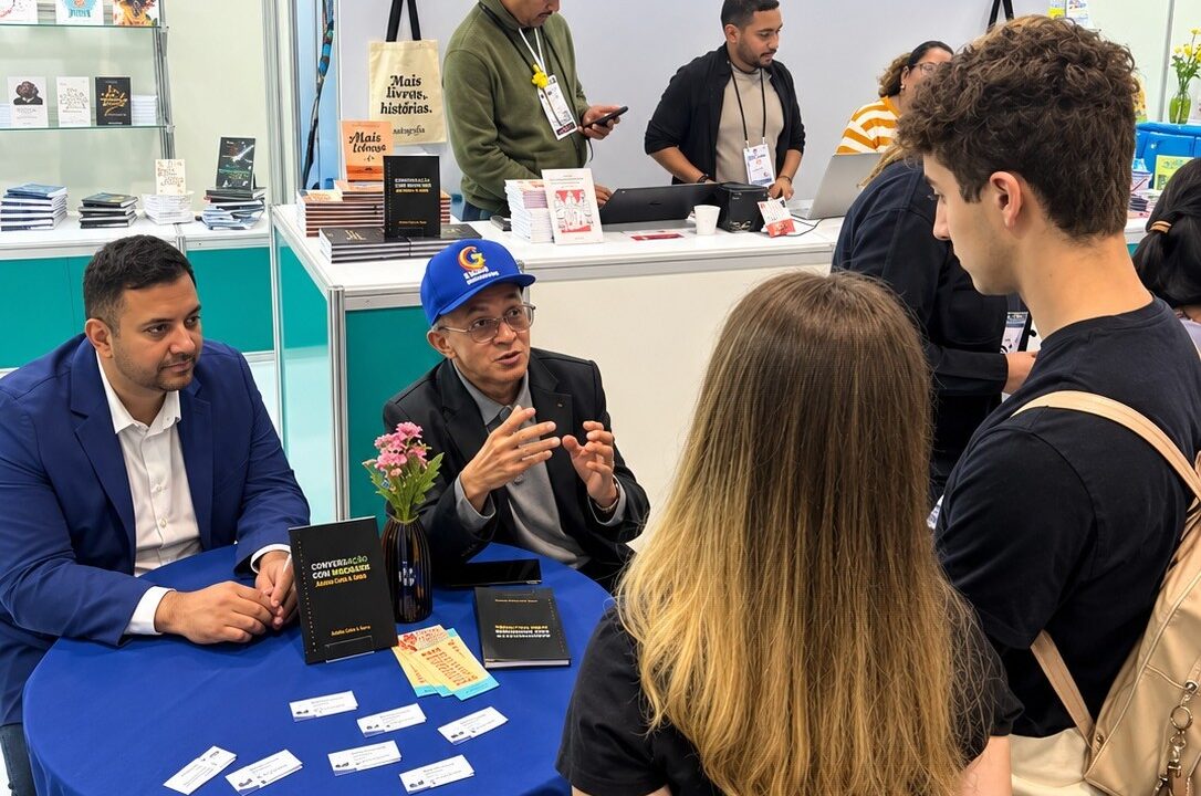 Bibiano Costa lança método inédito para estudar números primos na Bienal de SP