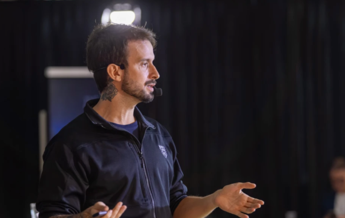 Douglas Gomides põe o Brasil no mapa do marketing médico latino-americano