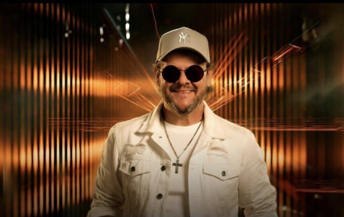 Anthony Carrera lança nova música autoral “O que mata a sede” e amplia sua presença internacional