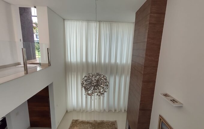 Persianas automatizadas ganham espaço em projetos de casas inteligentes em BH