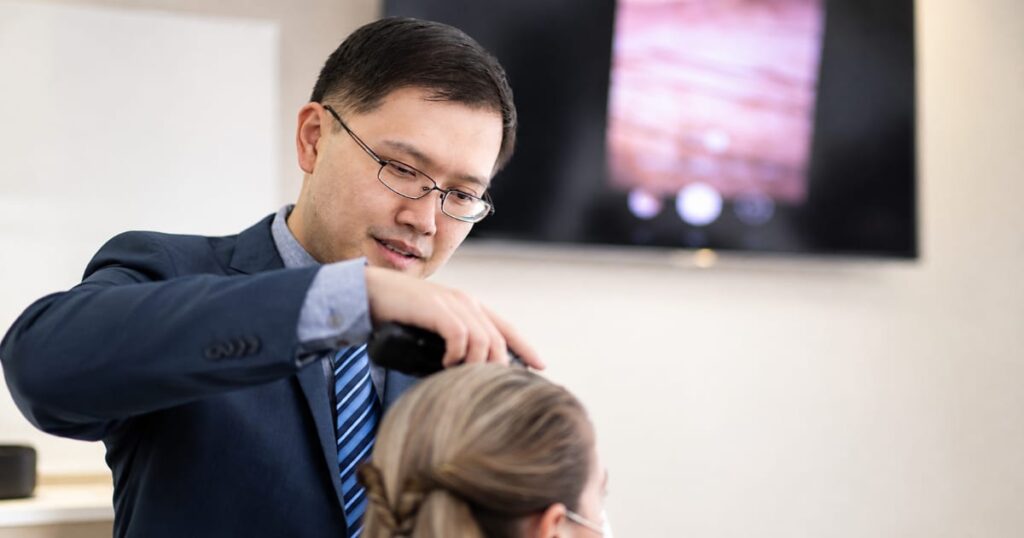 Dr. Paulo Lu Tai Zon usa a técnica FUE e considera a anatomia e as proporções do rosto.